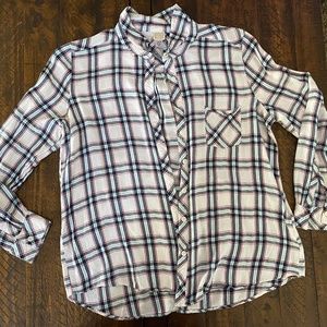 XL Plaid Long Sleeve Button up Blouse!